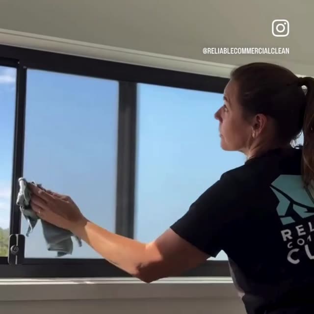 Cleaning windows streak-free
